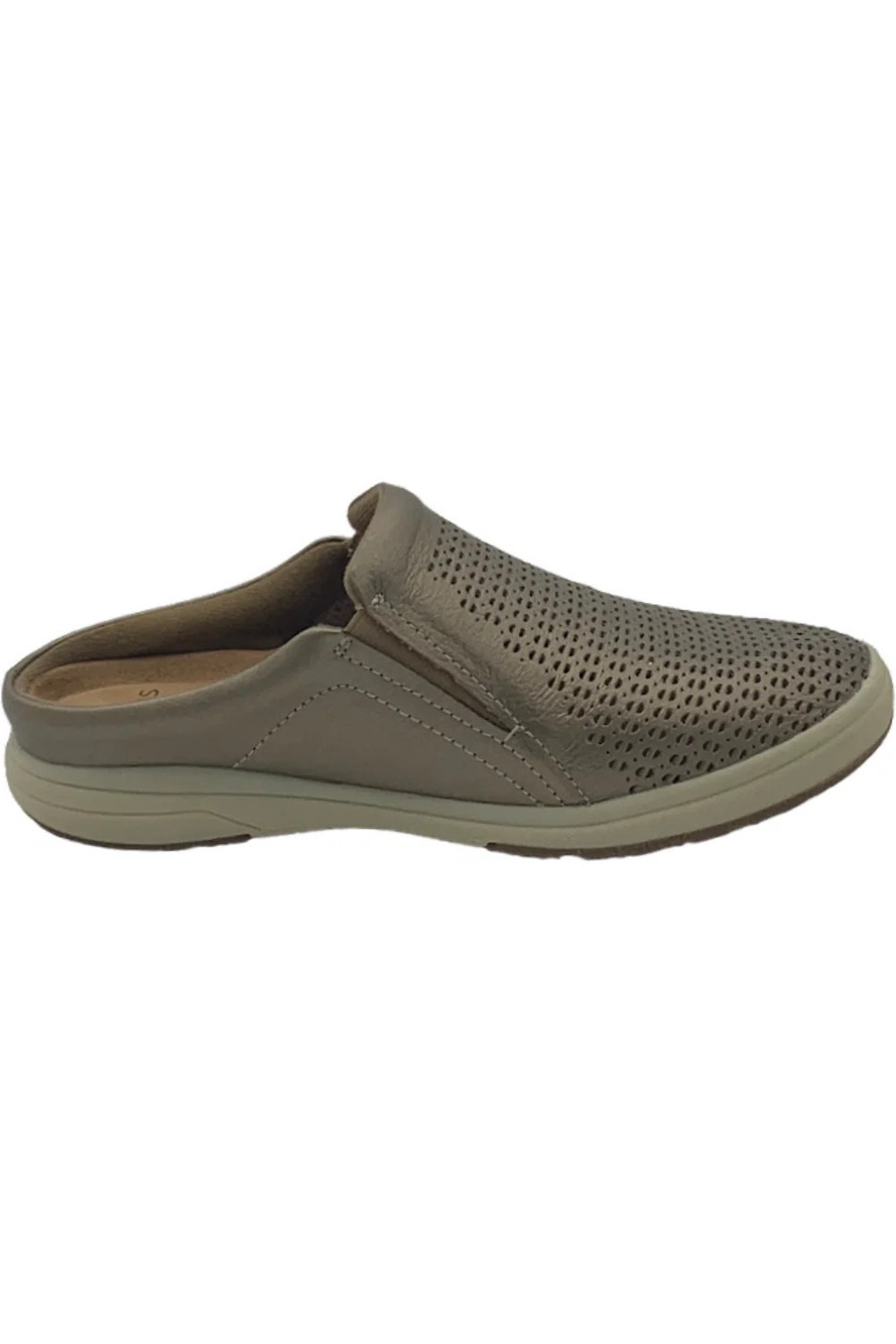Earth Origins Perforated Leather Slip-On clogs Emilia Platinum - Medium